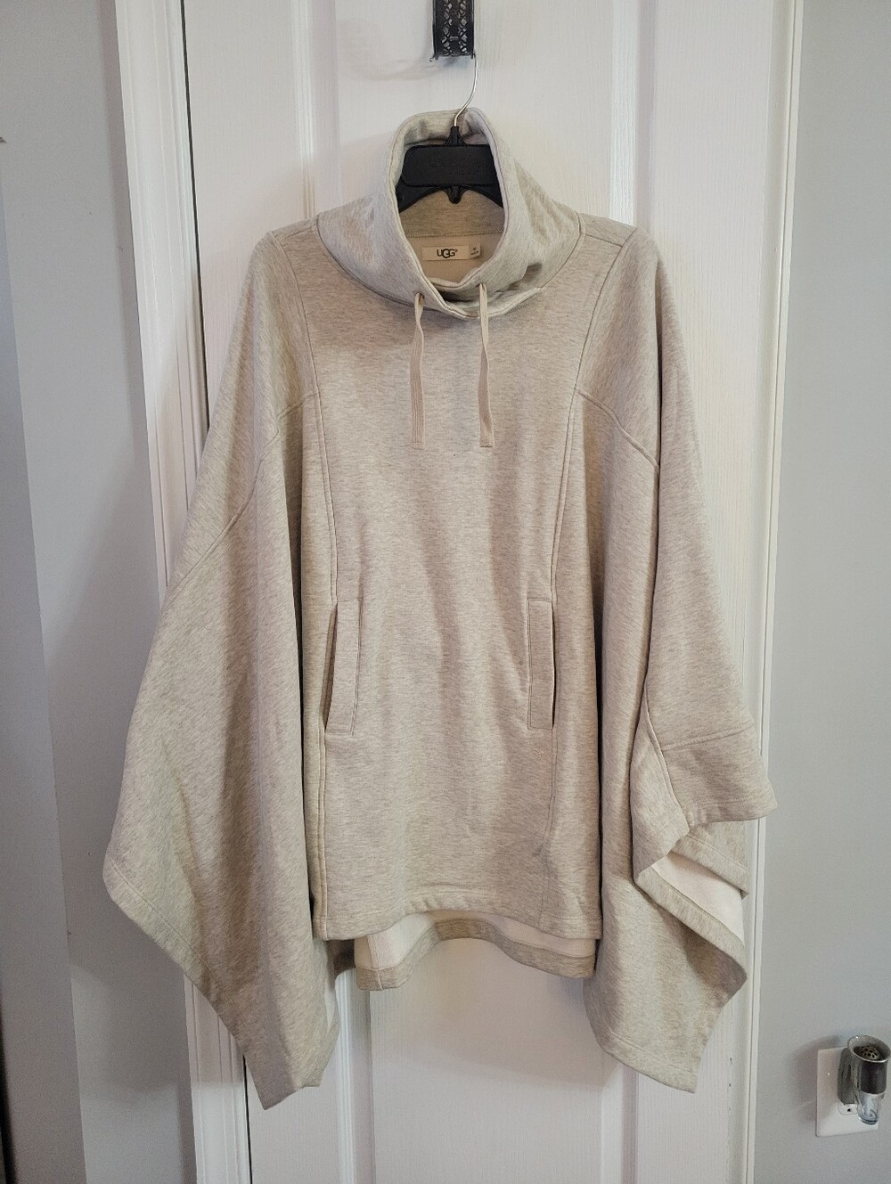 UGG Charlynne Cowl Neck Poncho Oatmeal Heather Size M/L Fleece
